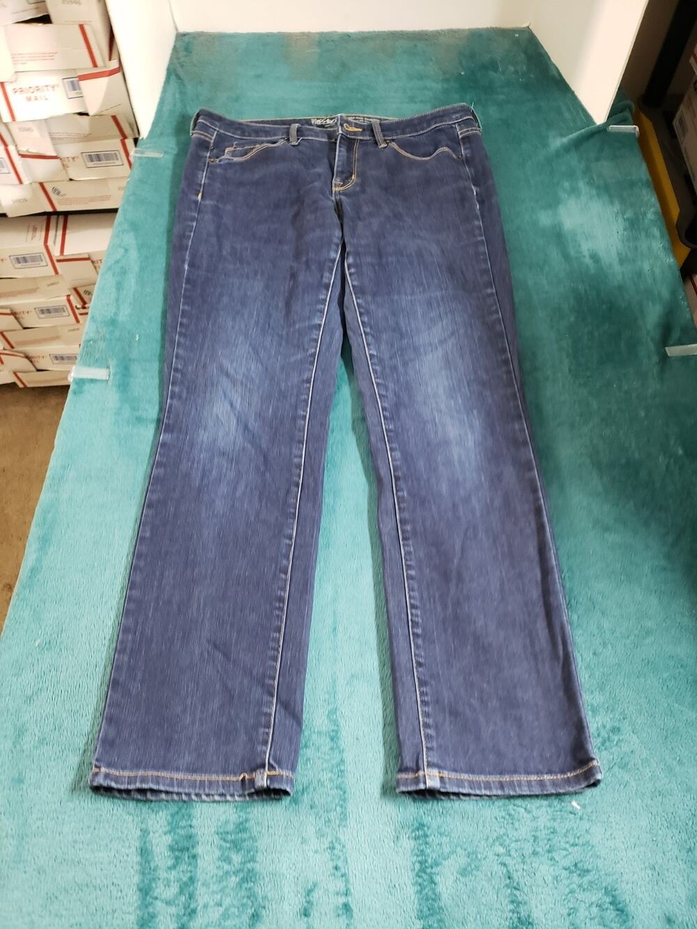 Mossimo Jeans Size 8 Short Women Blue Denim Stretch Pants Mid Rise Straight